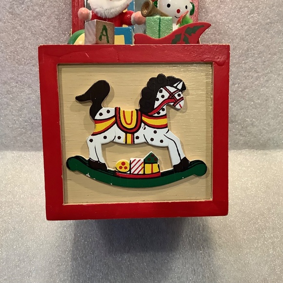 Vintage Christmas Music Box Jack-In-The-Box Plays Jingle Bells Enesco 1984 - Picture 3 of 11